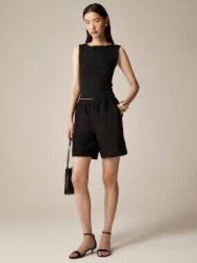 7" Stratus short in textured satin